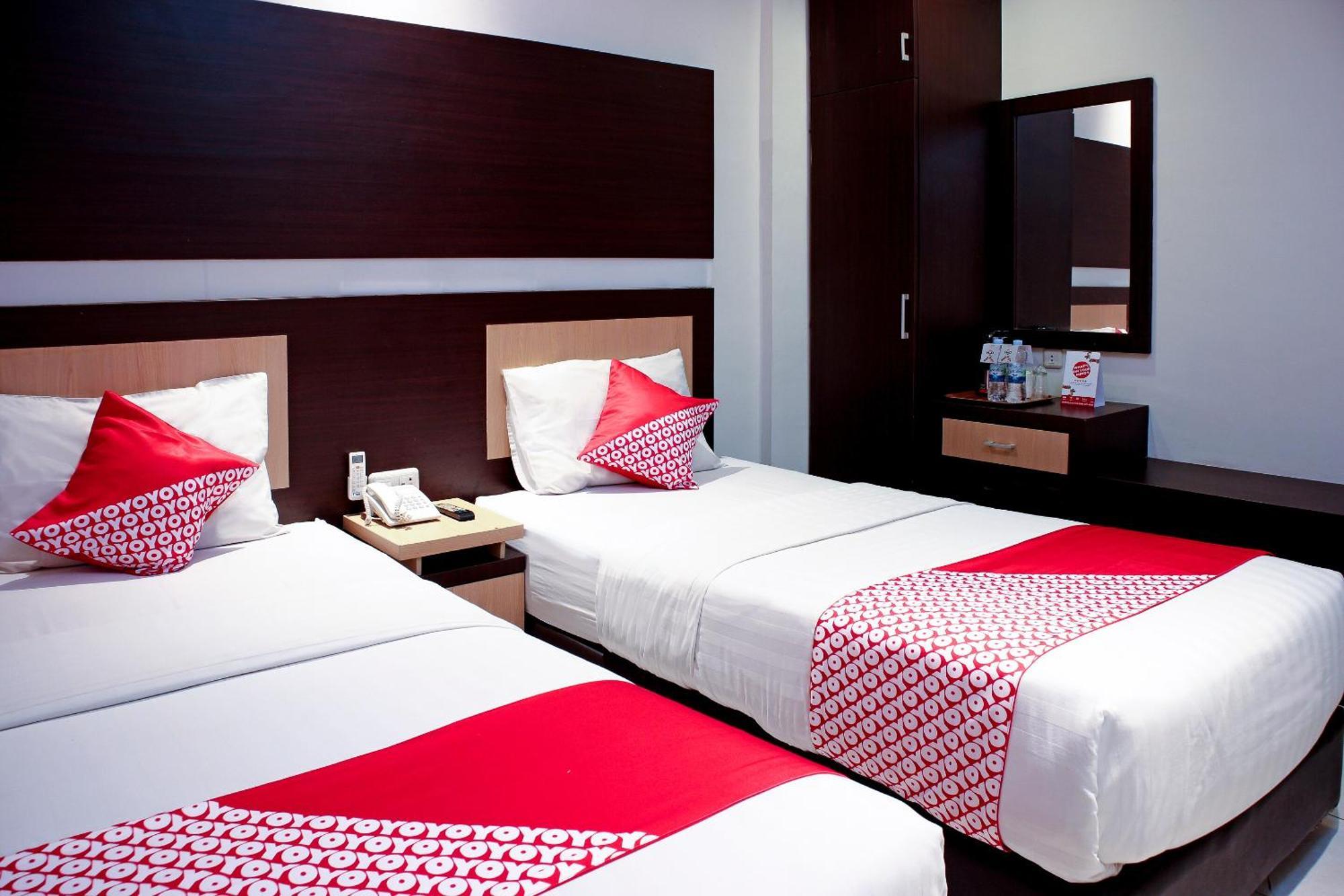 Oyo 1009 Hotel Bumi Malaya Medan Buitenkant foto
